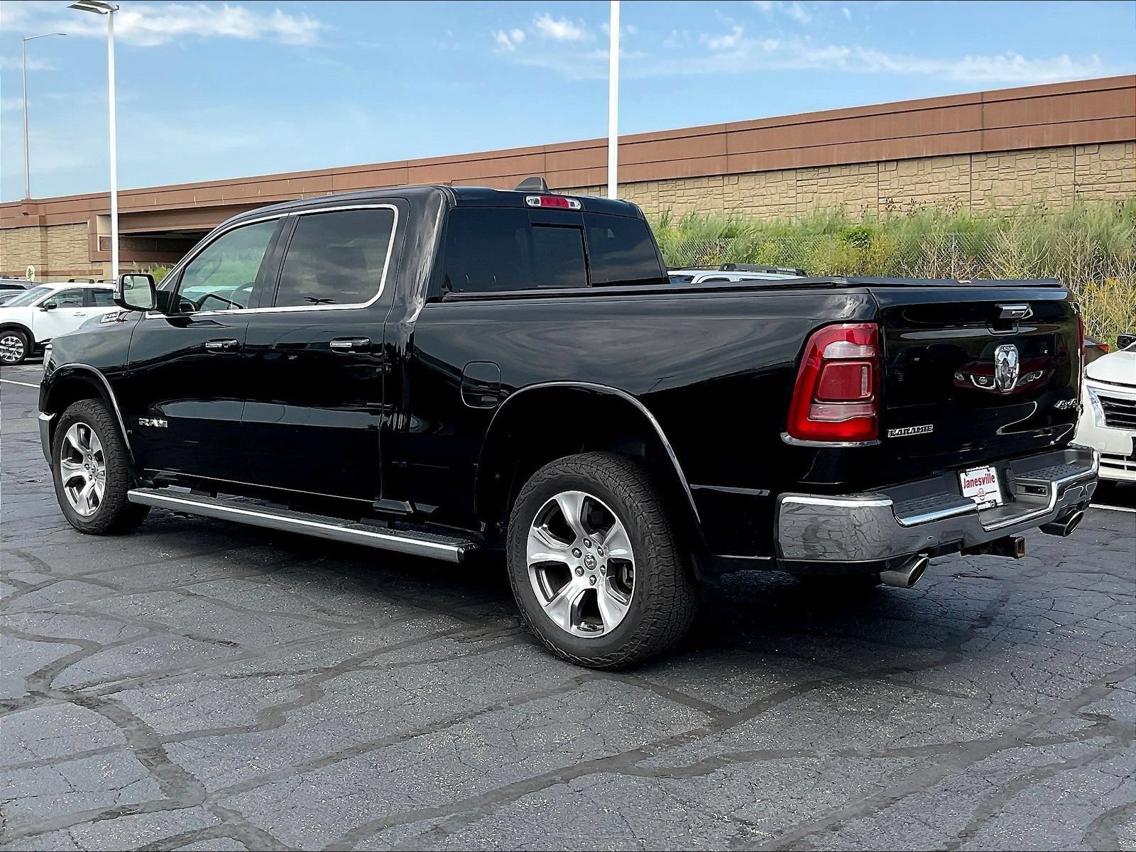 Used 2021 RAM 1500 Laramie AWD/4WD image 3
