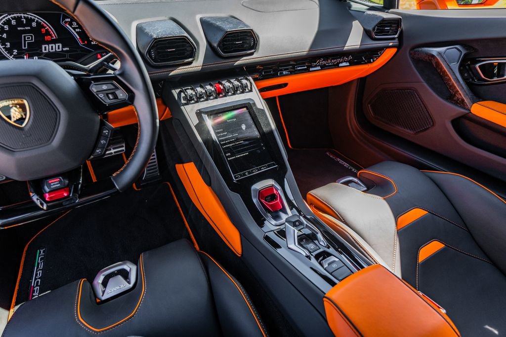 Used 2021 Lamborghini Huracan EVO RWD image 25