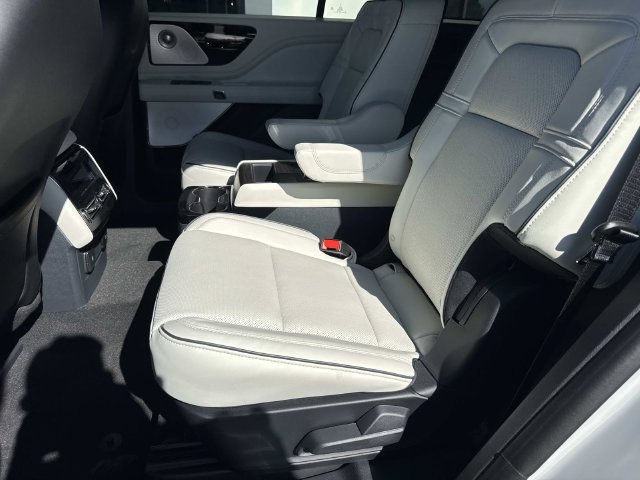 New 2027 Lincoln Aviator Black Label w/ Black Label Special Edition AWD/4WD image 15