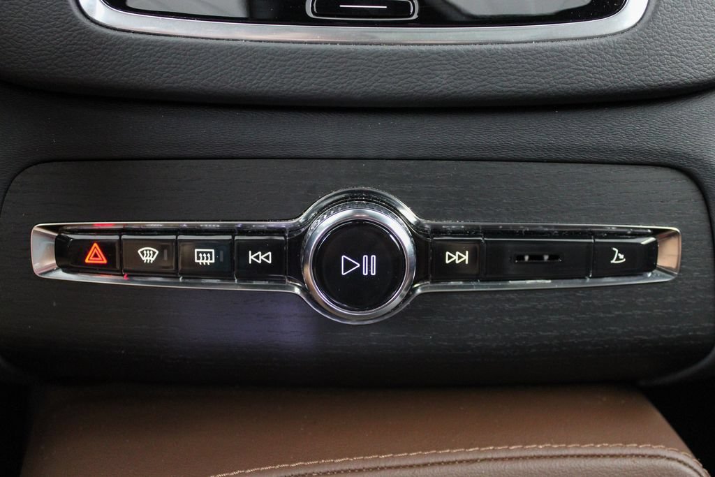 Used 2024 Volvo XC90 B6 Ultimate w/ Protection Package Premier AWD/4WD image 32
