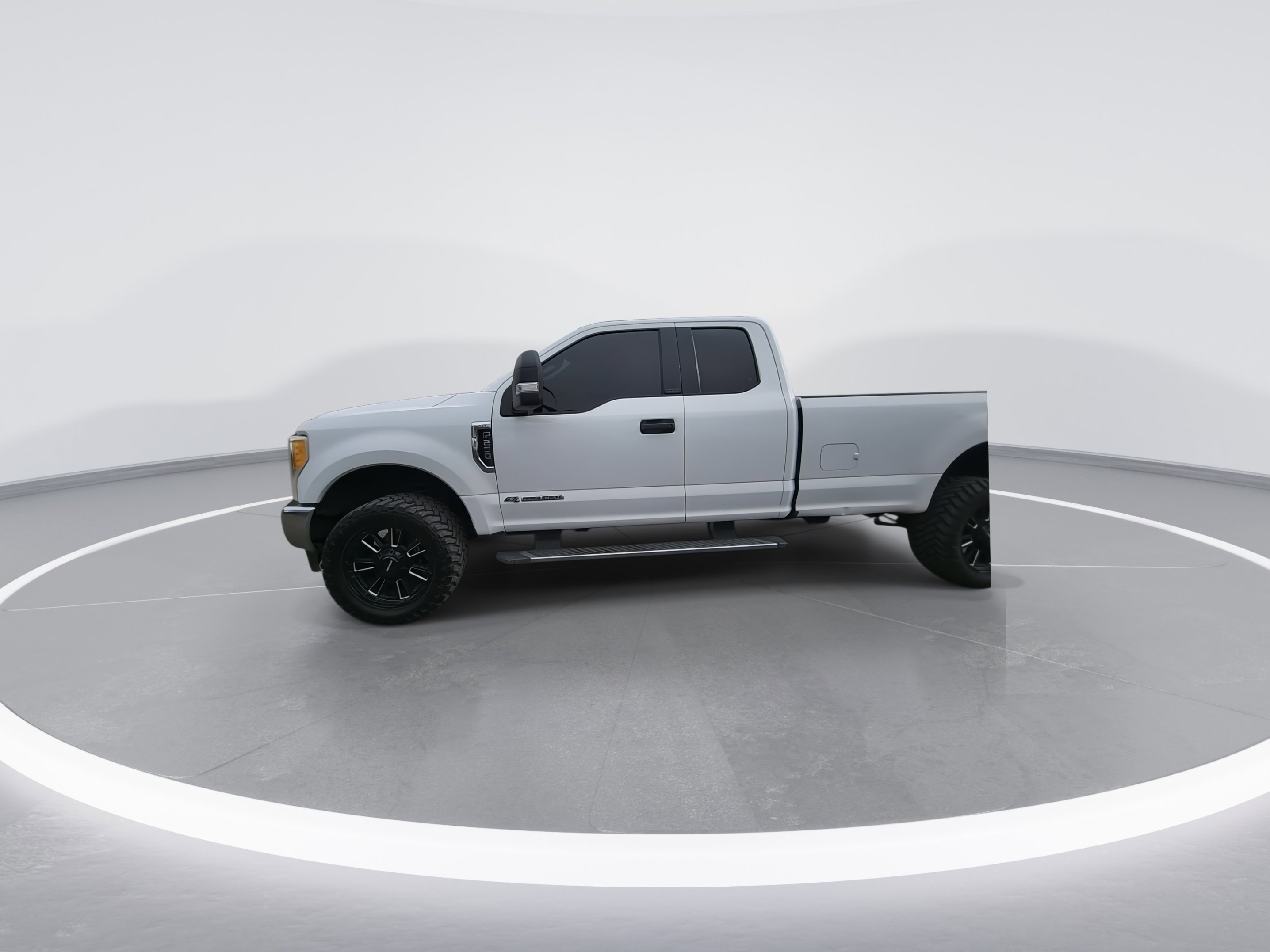 Used 2017 Ford F250 XLT w/ Camper Package image 5