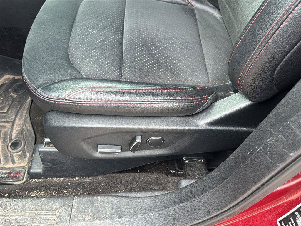 Used 2018 Ford Explorer XLT w/ Equipment Group 202A AWD/4WD image 18