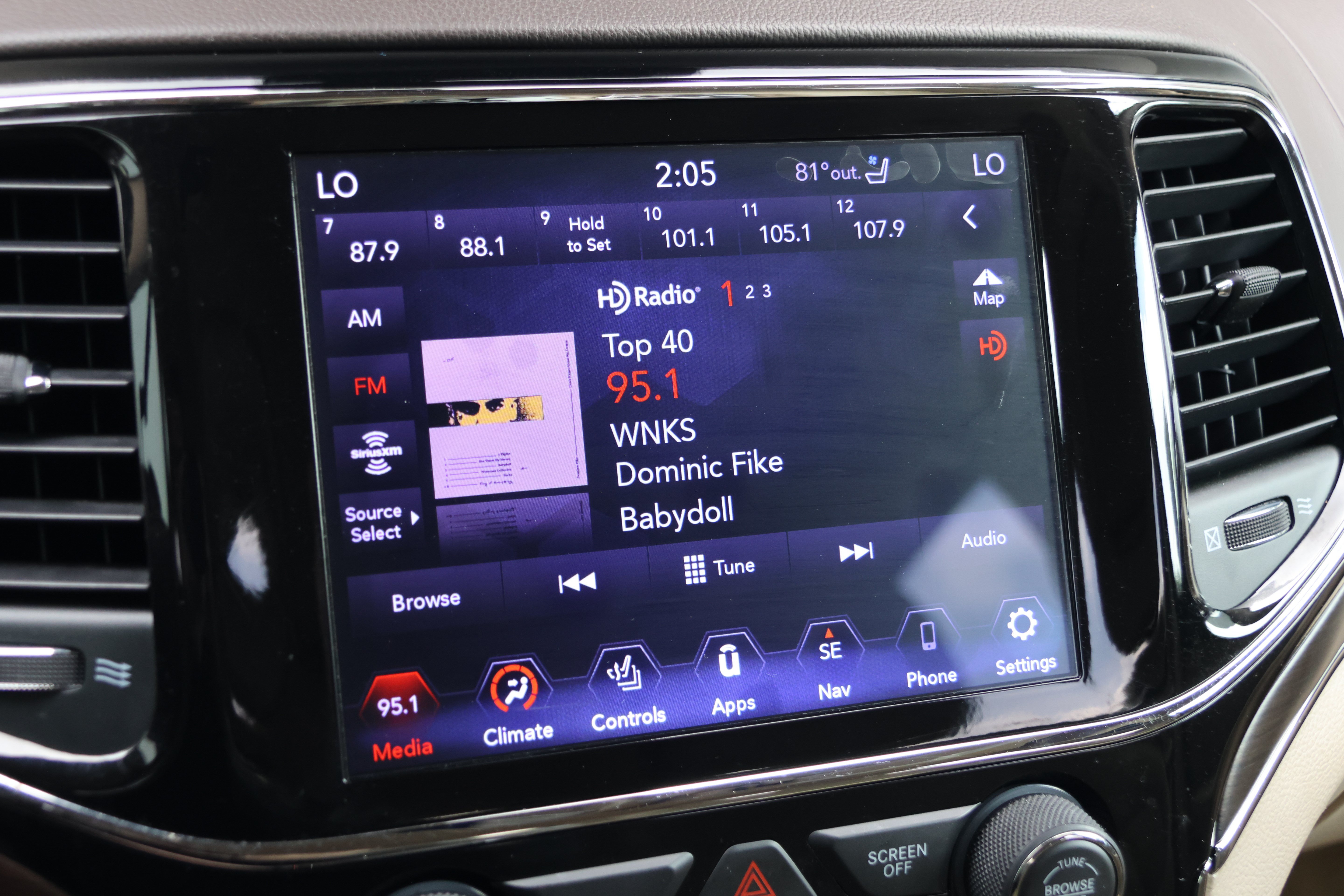 Used 2019 Jeep Grand Cherokee Overland AWD/4WD image 24