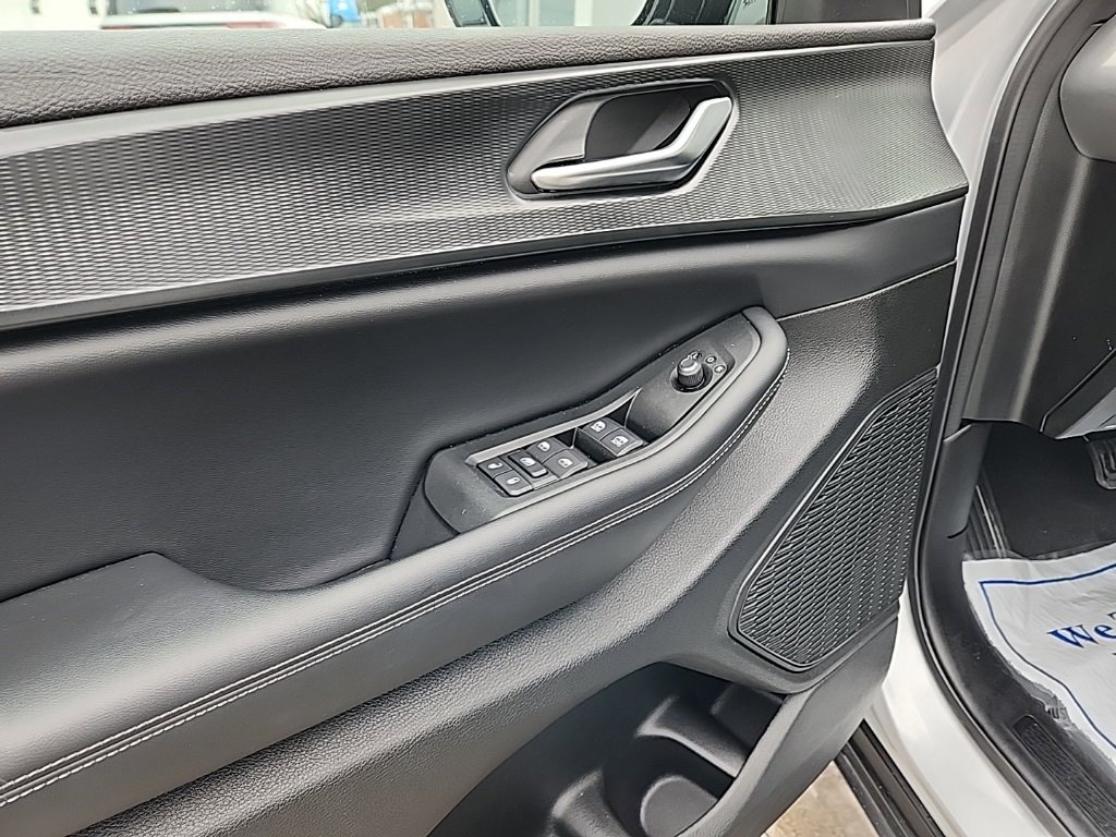 Certified 2024 Jeep Grand Cherokee Altitude image 17