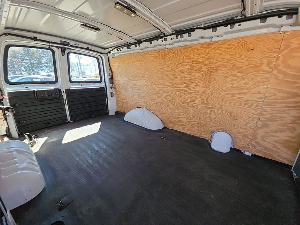 Used 2021 Chevrolet Express 2500 RWD image 32
