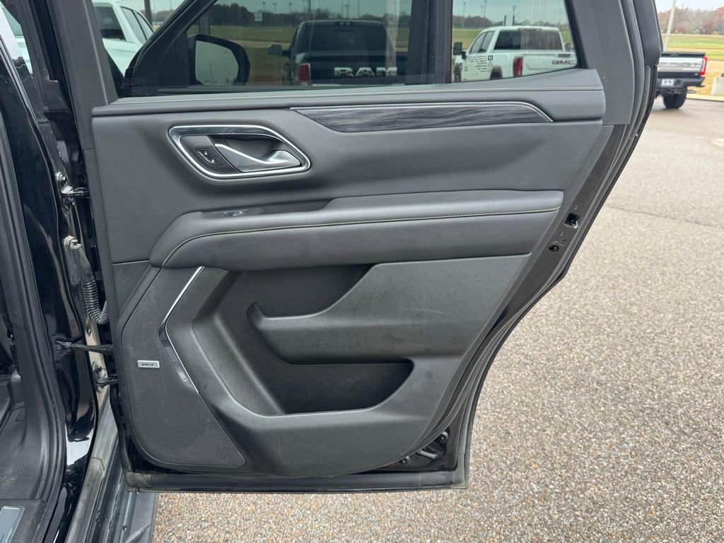 Used 2022 GMC Yukon SLT w/ SLT Premium Package image 44