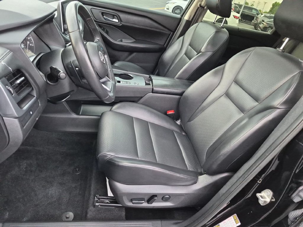 Used 2024 Nissan Rogue SV w/ SV Premium Package FWD image 11