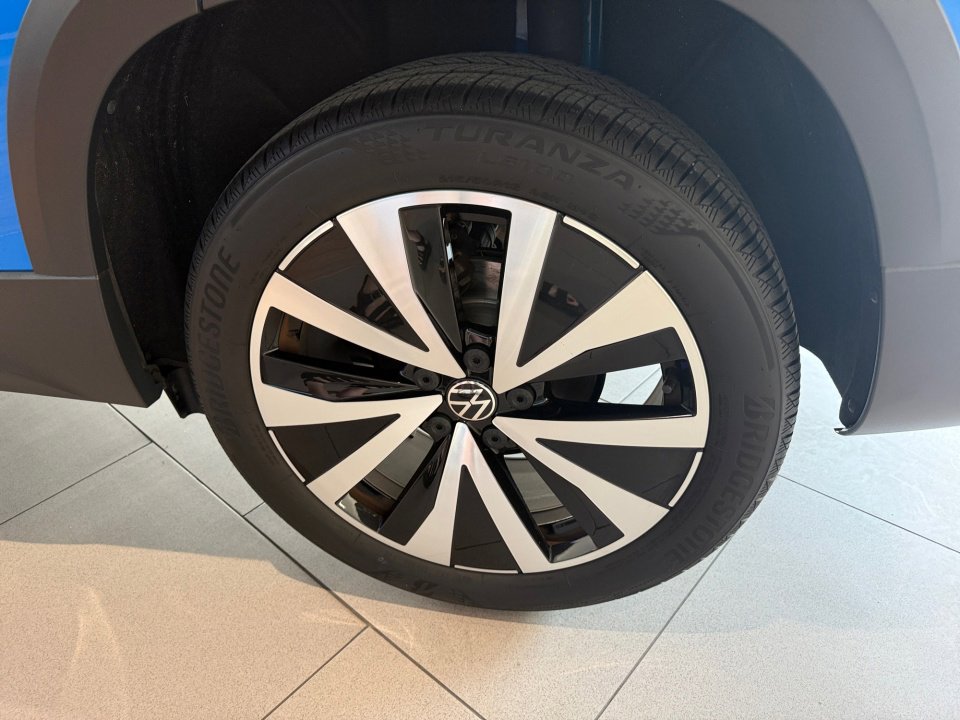 Certified 2022 Volkswagen Taos SE w/ Panoramic Sunroof Package image 26