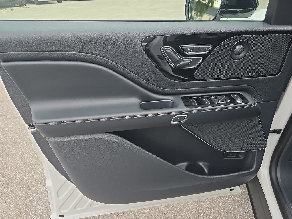 New 2026 Lincoln Aviator Reserve w/ Illumination Package RWD image 13