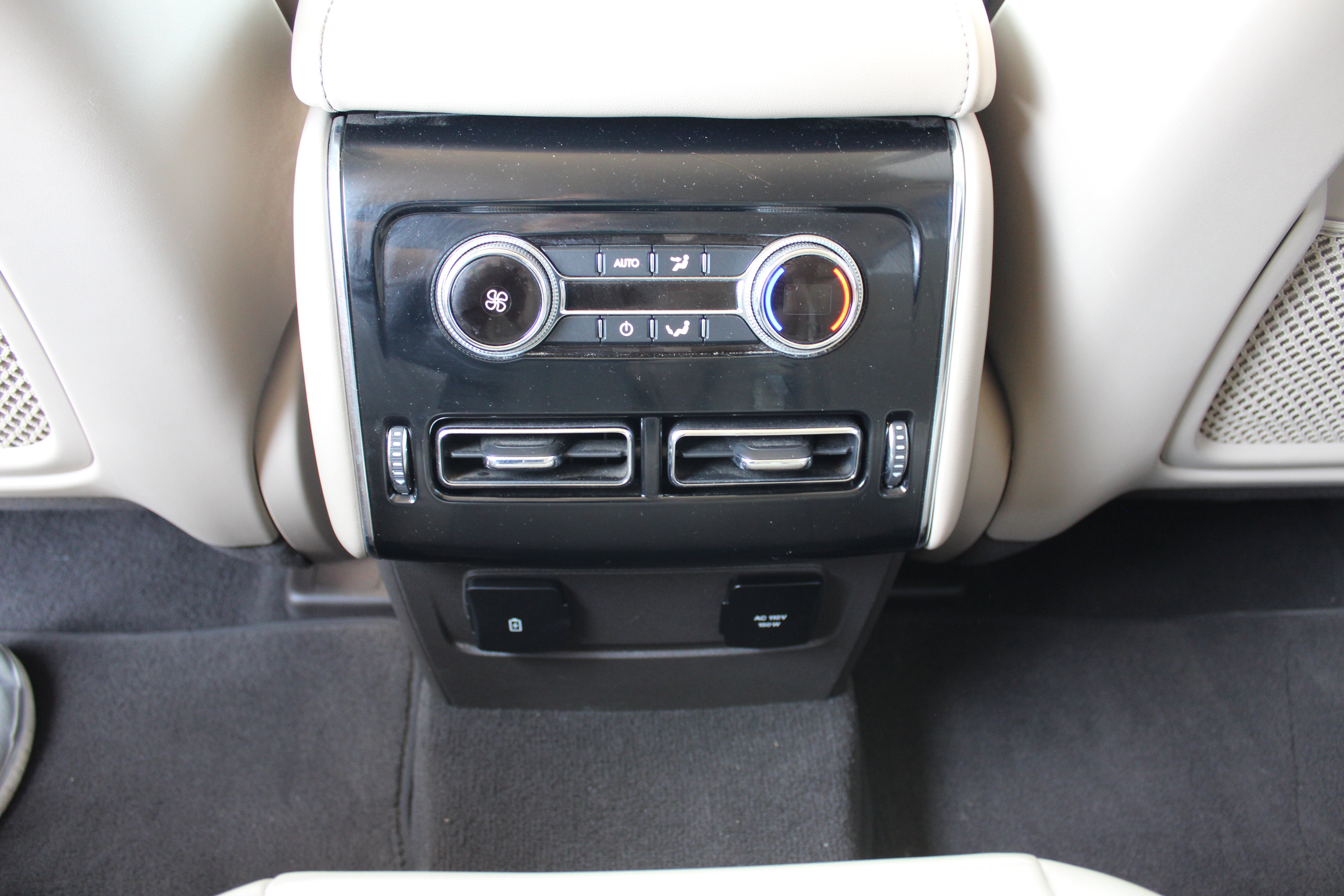 Used 2021 Lincoln Aviator AWD image 10