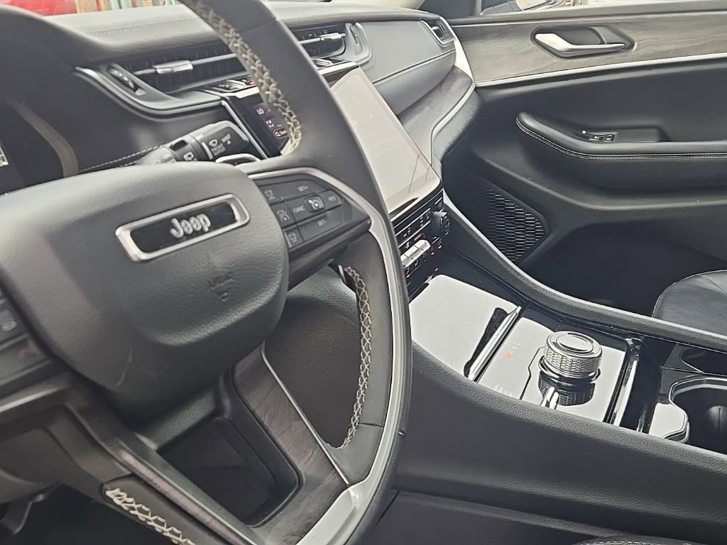 Used 2023 Jeep Grand Cherokee Limited image 17