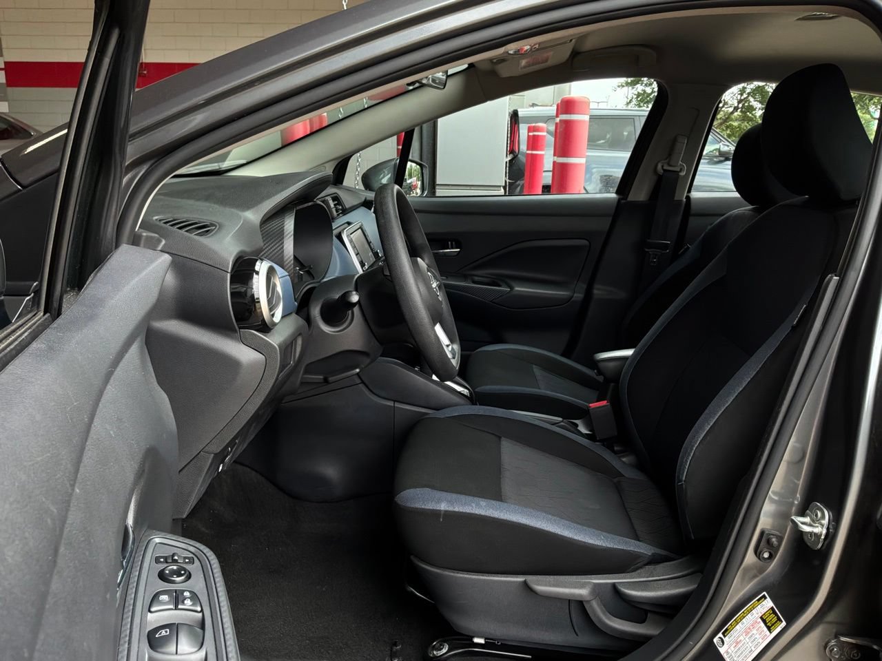 Used 2025 Nissan Versa SV FWD image 10