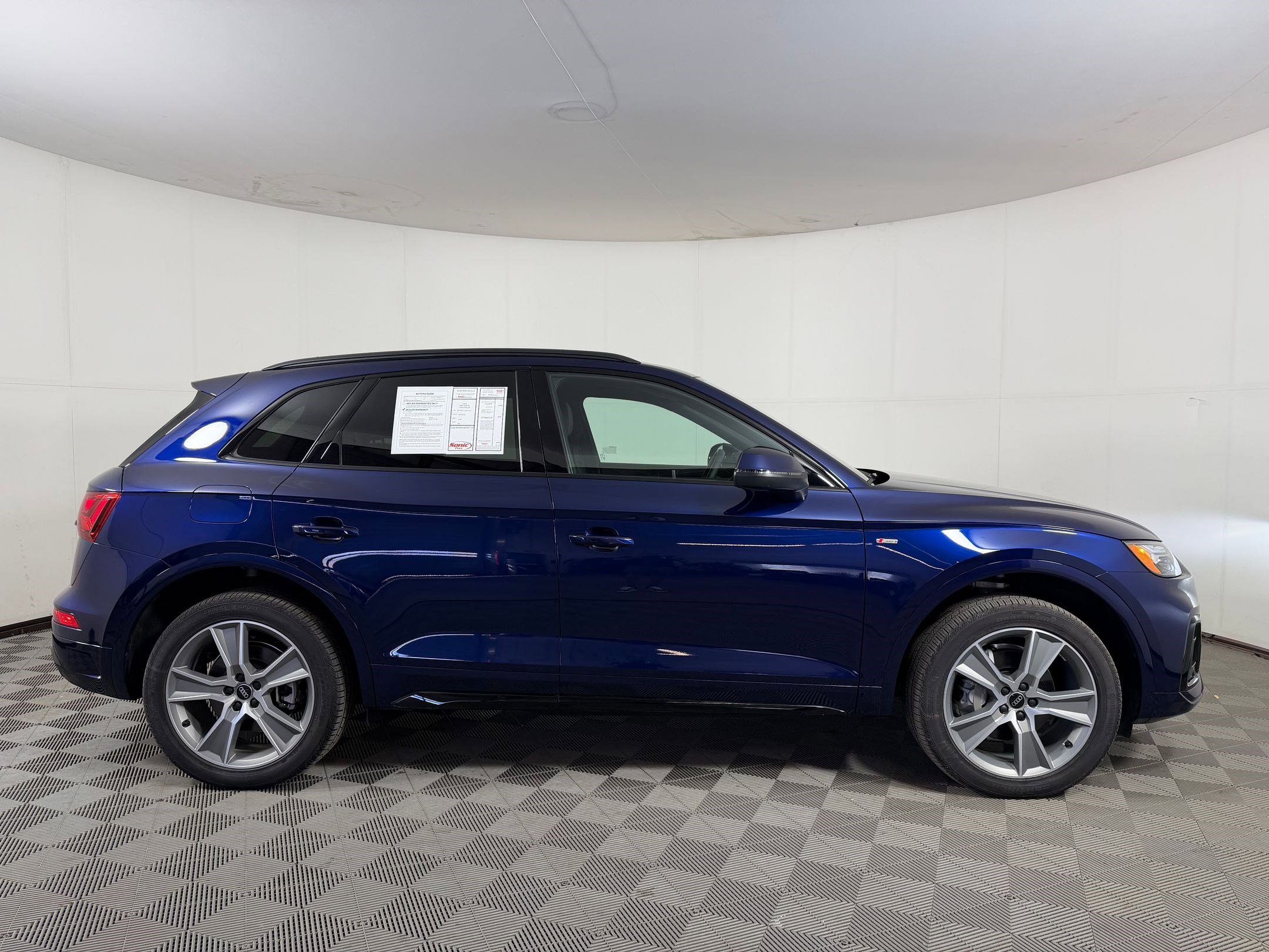 Certified 2025 Audi Q5 2.0T Premium w/ Convenience Plus Package image 8