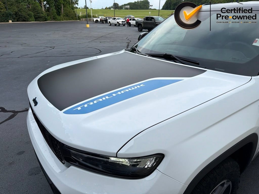 Certified 2022 Jeep Grand Cherokee Trailhawk w/ Advanced Protech Group II AWD/4WD image 17