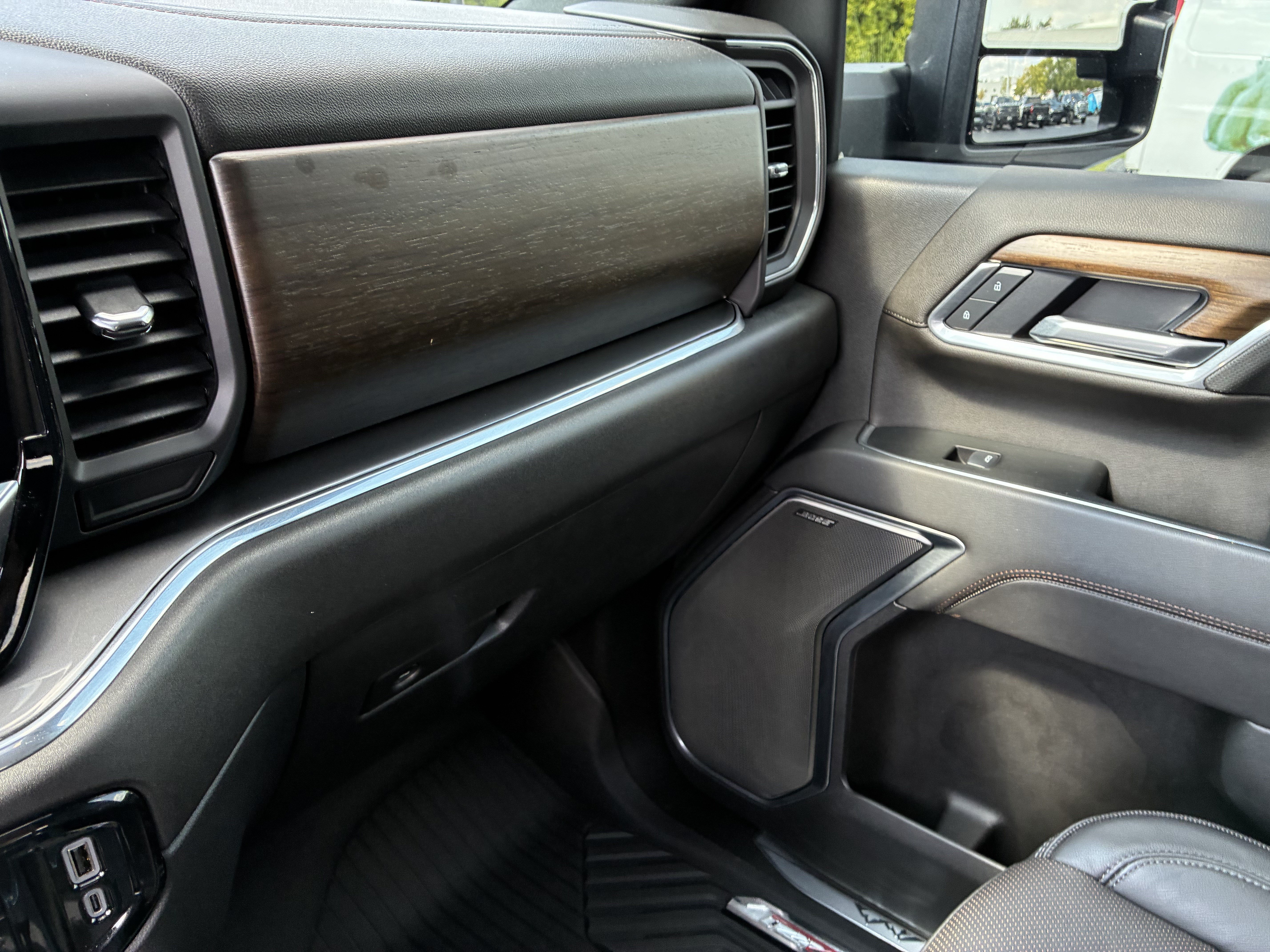 Used 2025 Chevrolet Silverado 3500 High Country w/ High Country Premium Package AWD/4WD image 39