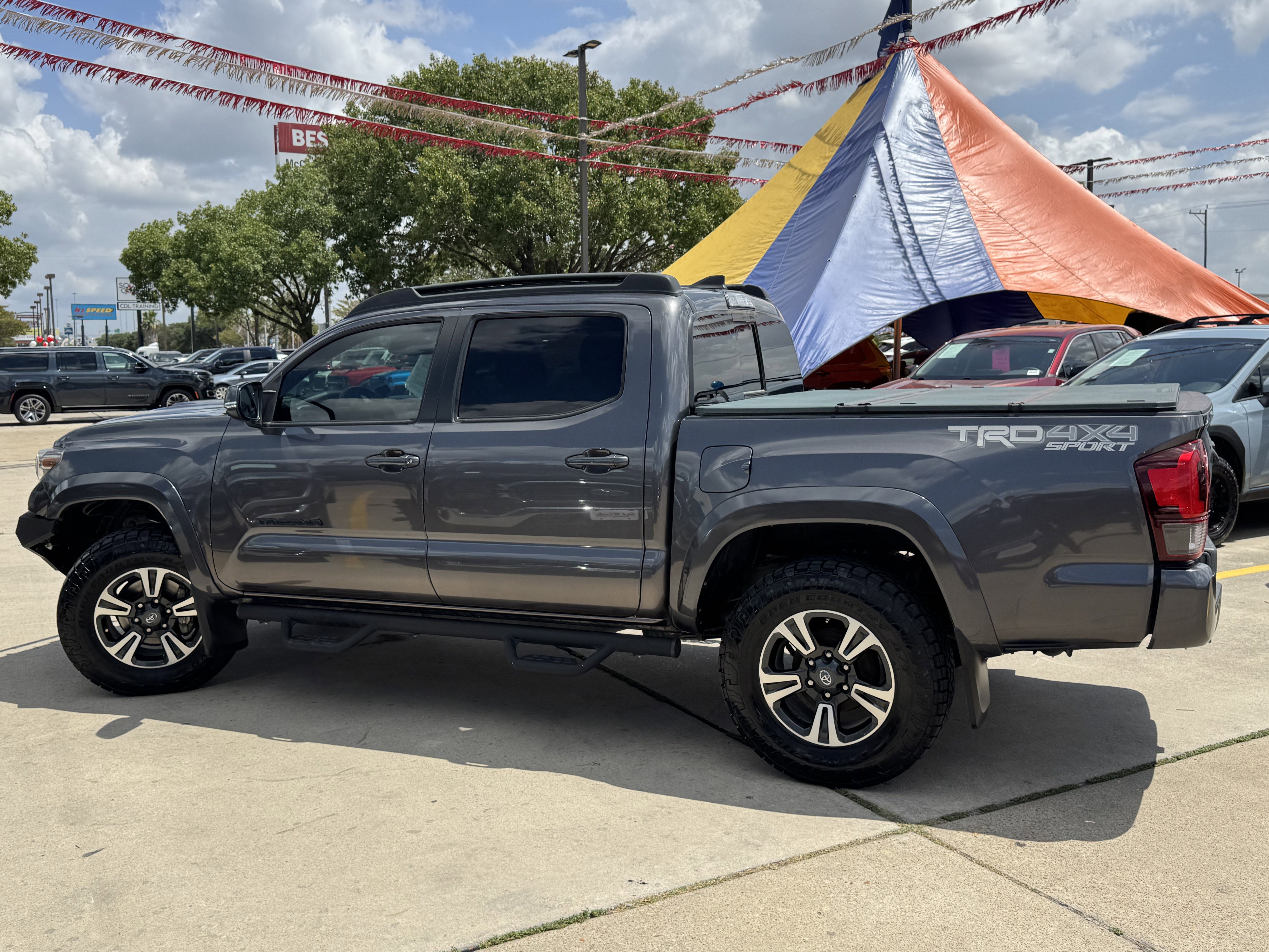 Used 2019 Toyota Tacoma TRD Sport image 10