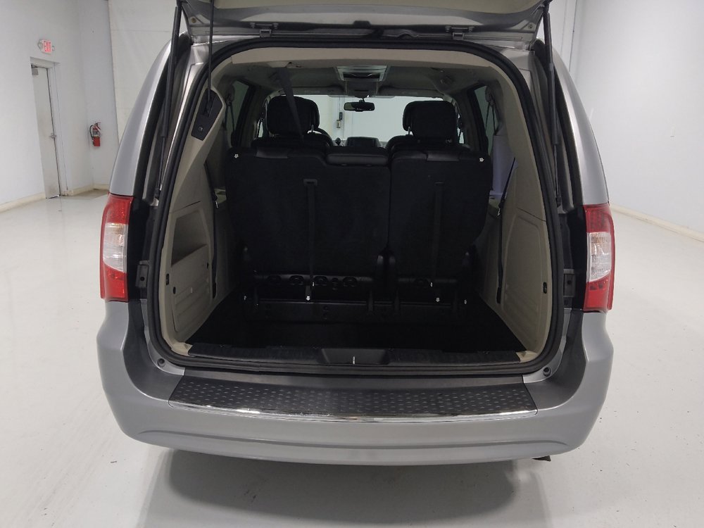 Used 2016 Chrysler Town & Country Touring image 29