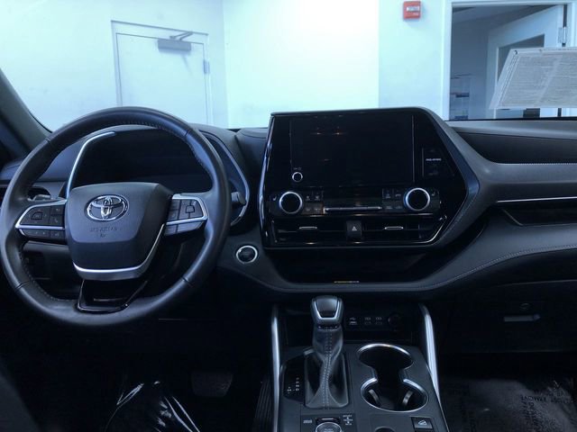 Certified 2025 Toyota Highlander XSE AWD/4WD image 17