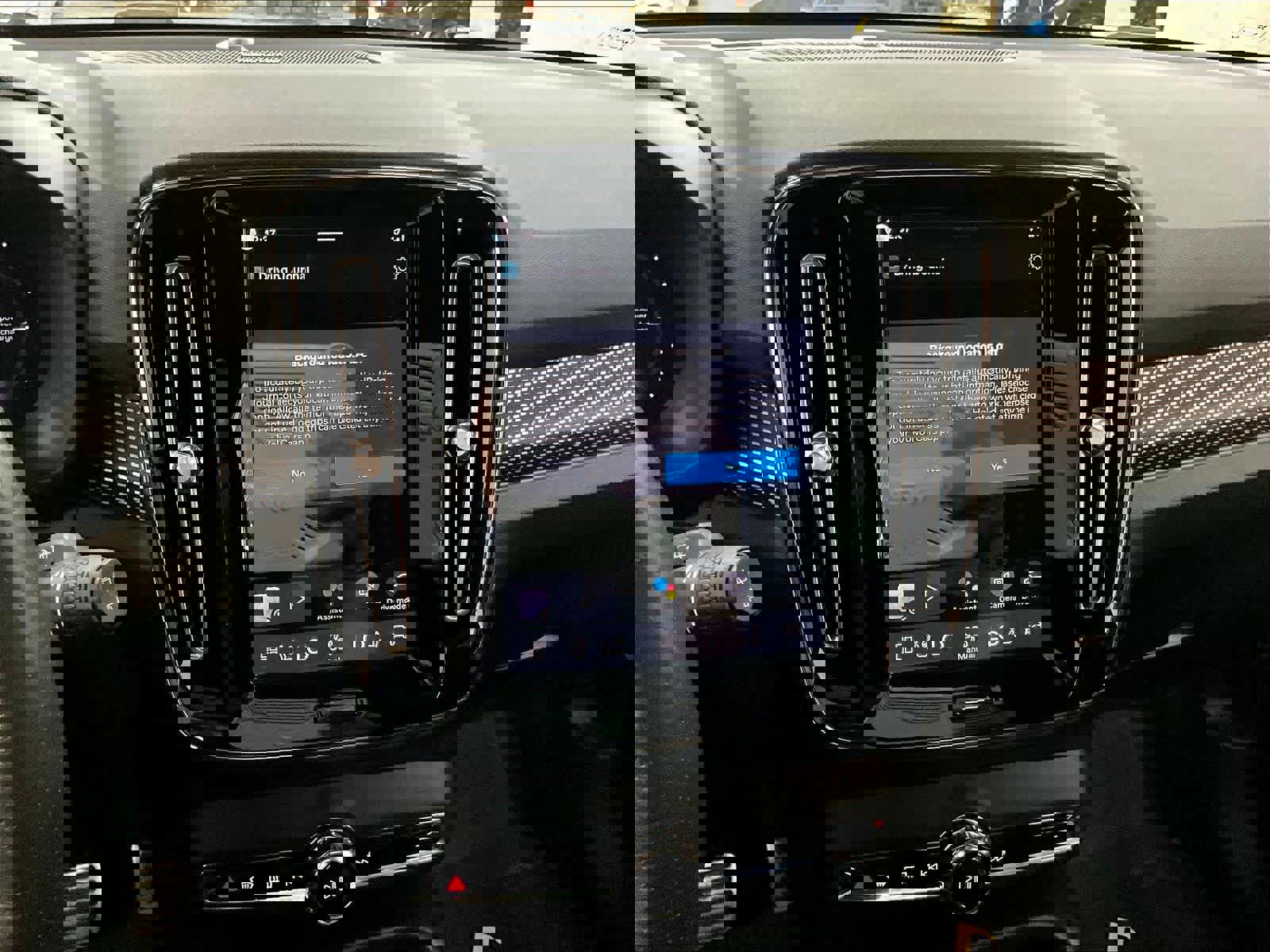 Used 2021 Volvo XC40 P8 Recharge image 33