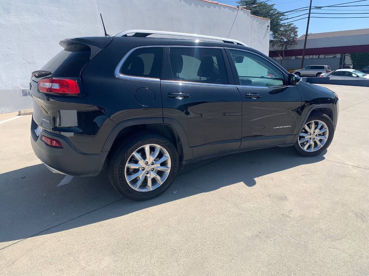 Used 2016 Jeep Cherokee Limited FWD image 10