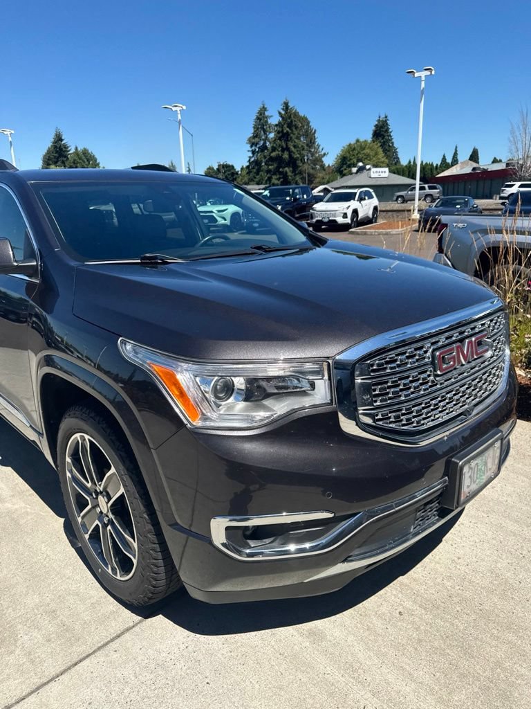 Used 2017 GMC Acadia Denali w/ Technology Package AWD/4WD image 4