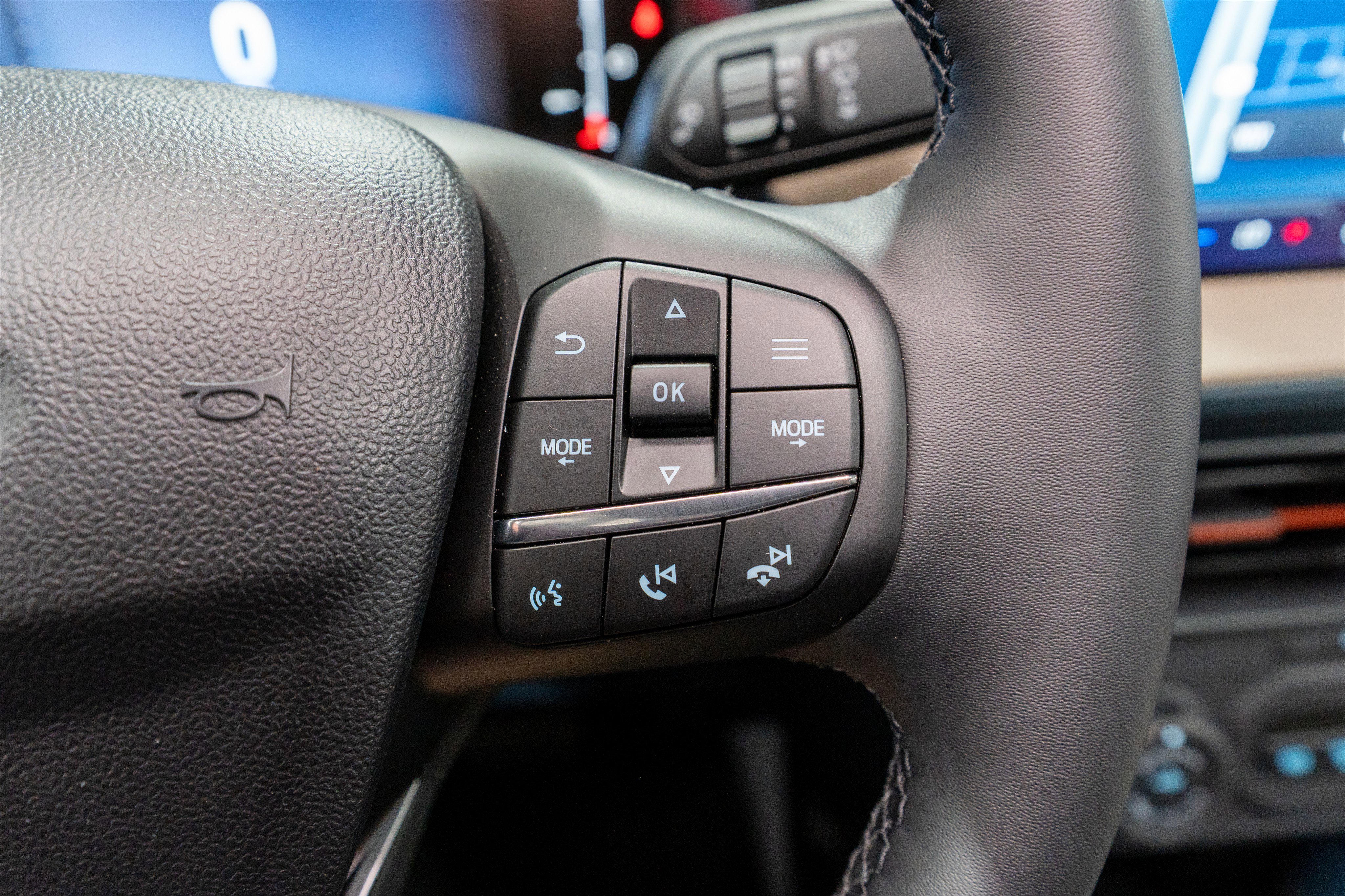 Used 2025 Ford Maverick Lariat w/ 4K Tow Package image 30