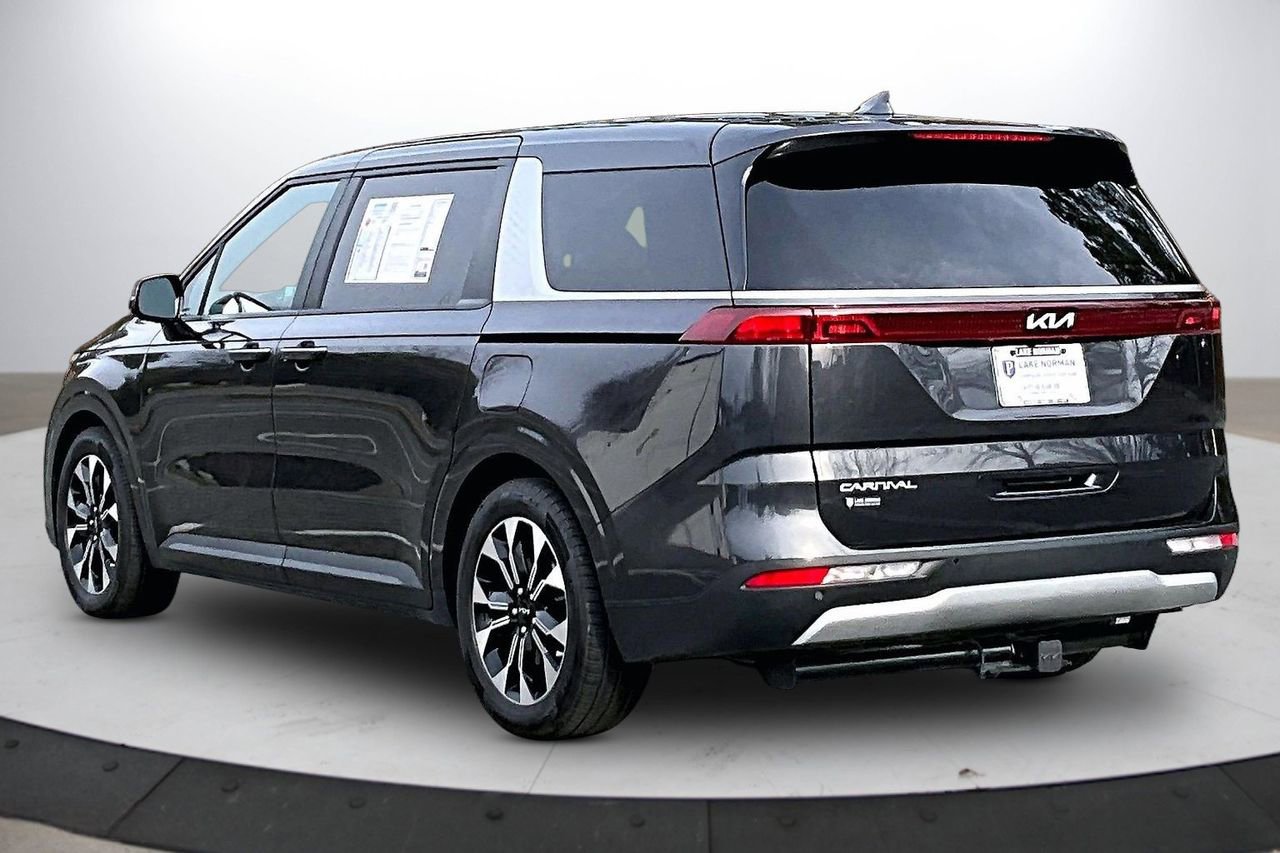 Used 2024 Kia Carnival EX image 7
