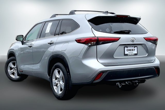 Used 2022 Toyota Highlander LE AWD/4WD image 10