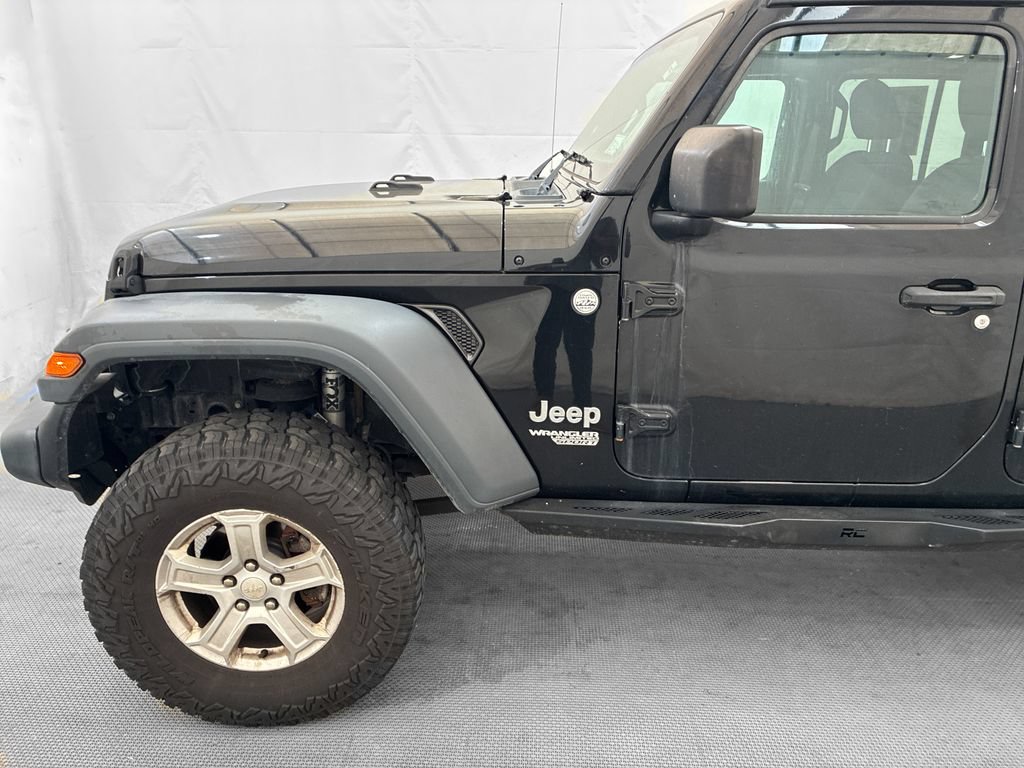 Used 2018 Jeep Wrangler Unlimited Sport S AWD/4WD image 3