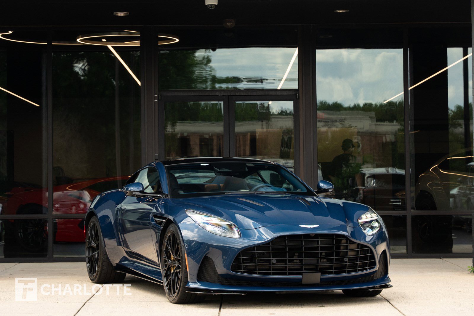 Used 2025 Aston Martin DB12 Coupe RWD image 1