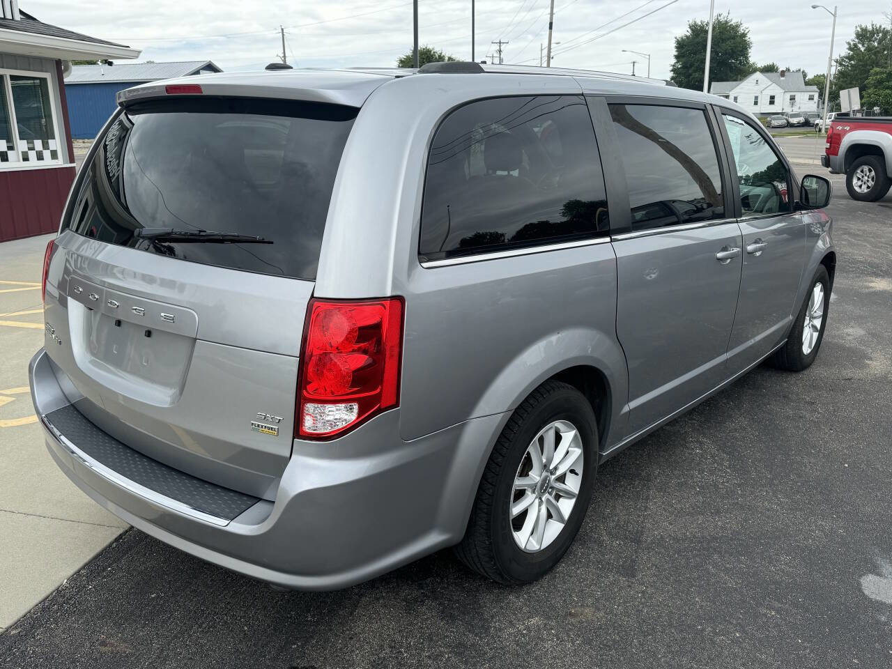 Used 2018 Dodge Grand Caravan SXT FWD image 12