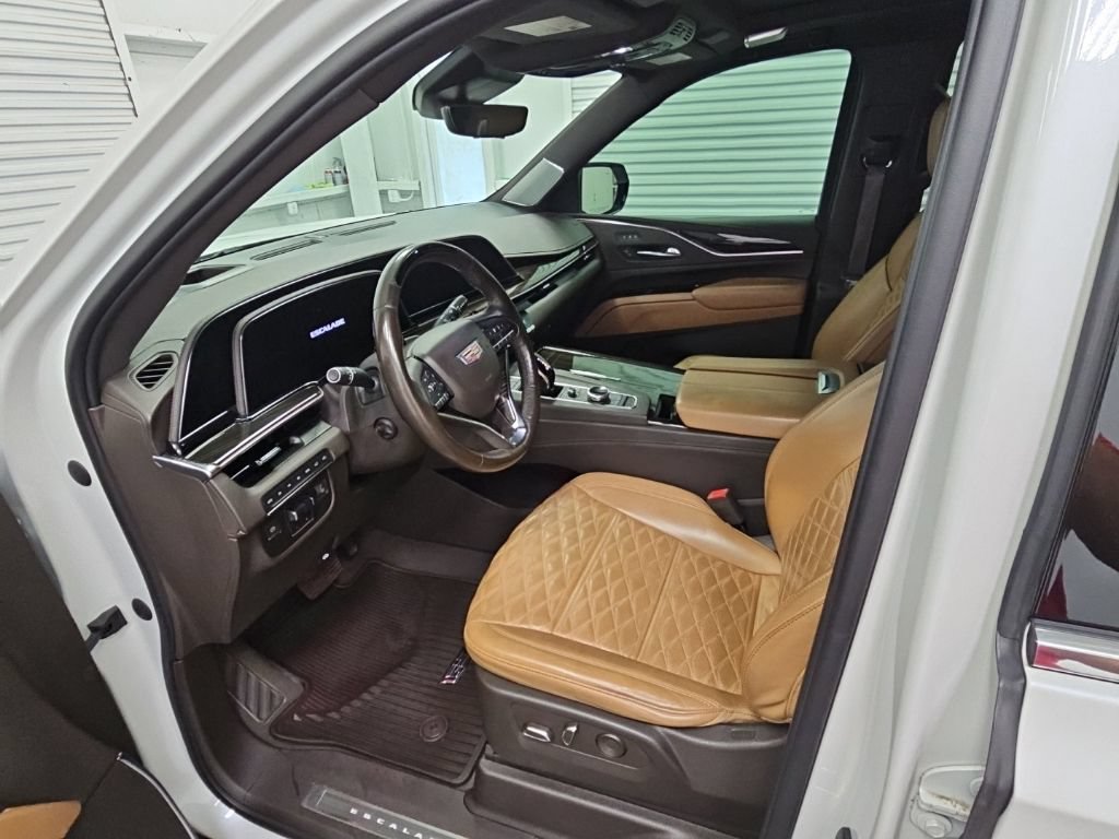 Used 2022 Cadillac Escalade Premium Luxury w/ Performance Package AWD/4WD image 11