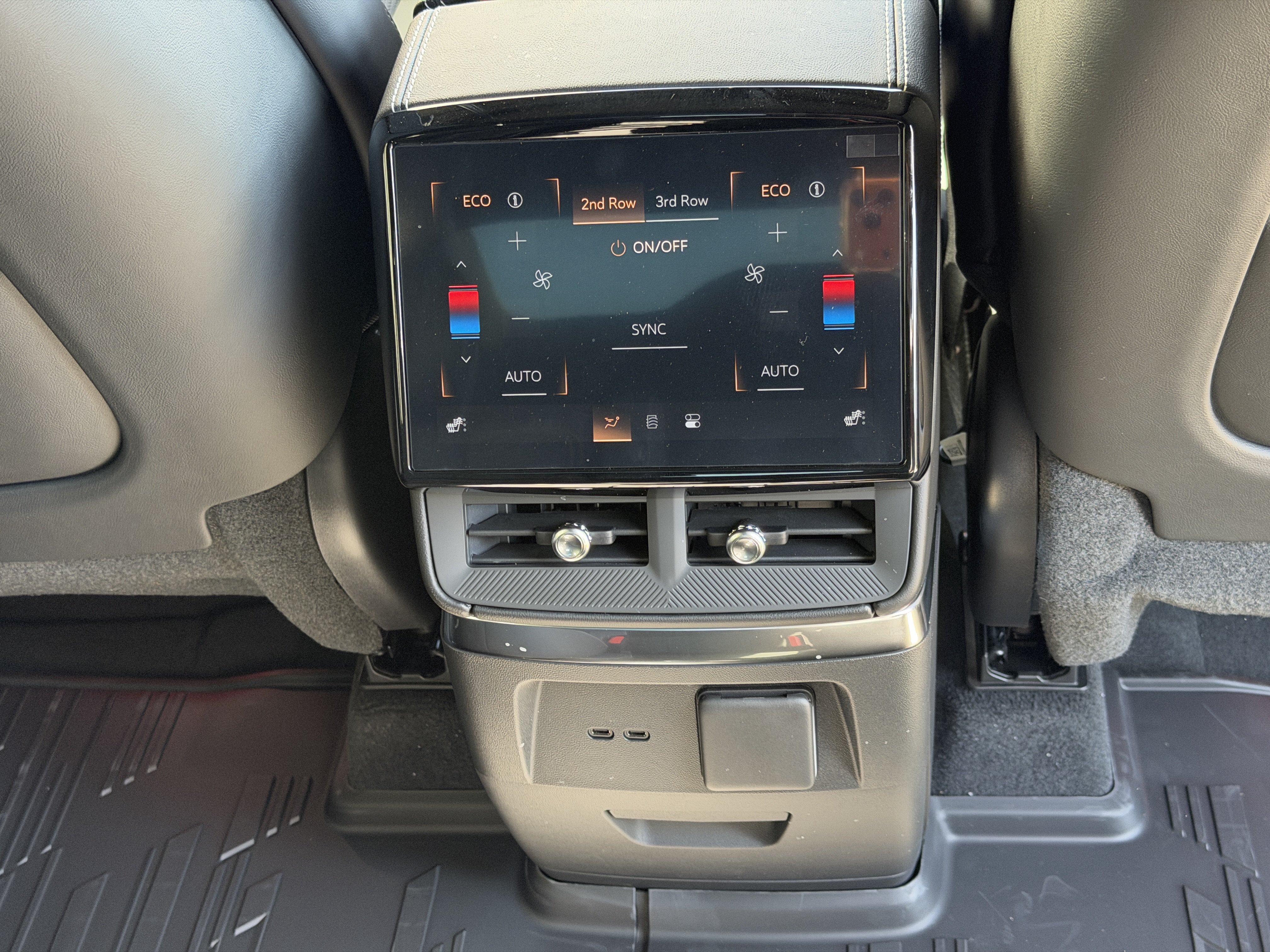 New 2027 Cadillac Vistiq Sport w/ LPO, Floor Liner Package AWD/4WD image 24