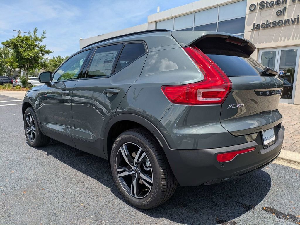New 2026 Volvo XC40 B5 Core AWD/4WD image 4
