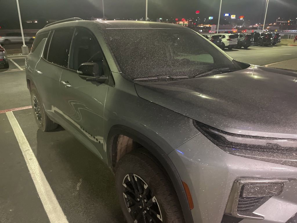 Used 2025 Chevrolet Traverse Z71 image 8