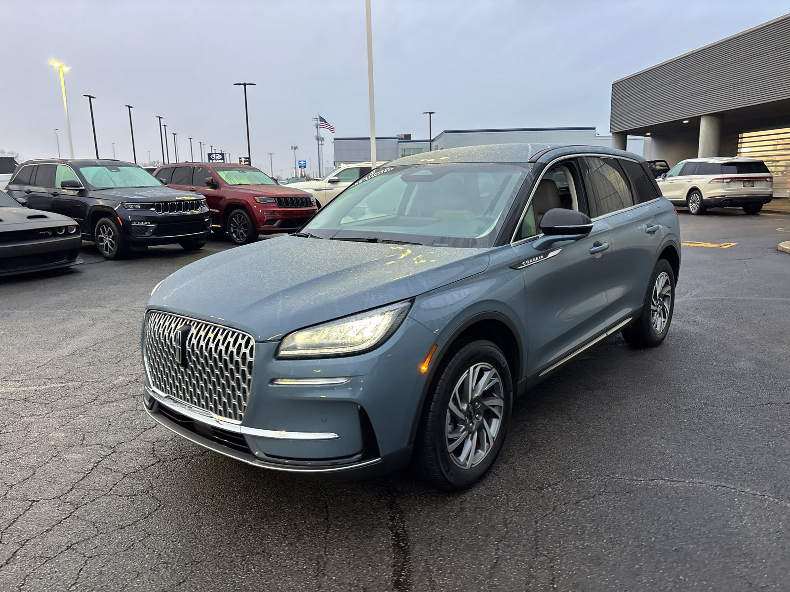 Certified 2023 Lincoln Corsair FWD w/ Equipment Group 101A image 3