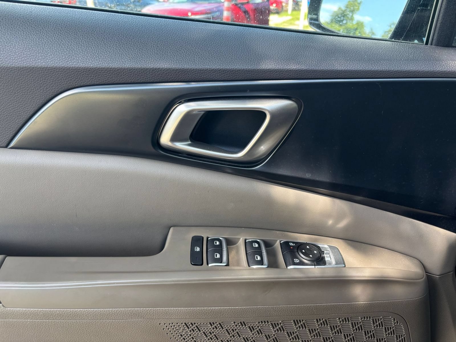 Used 2026 Kia Carnival FWD image 19