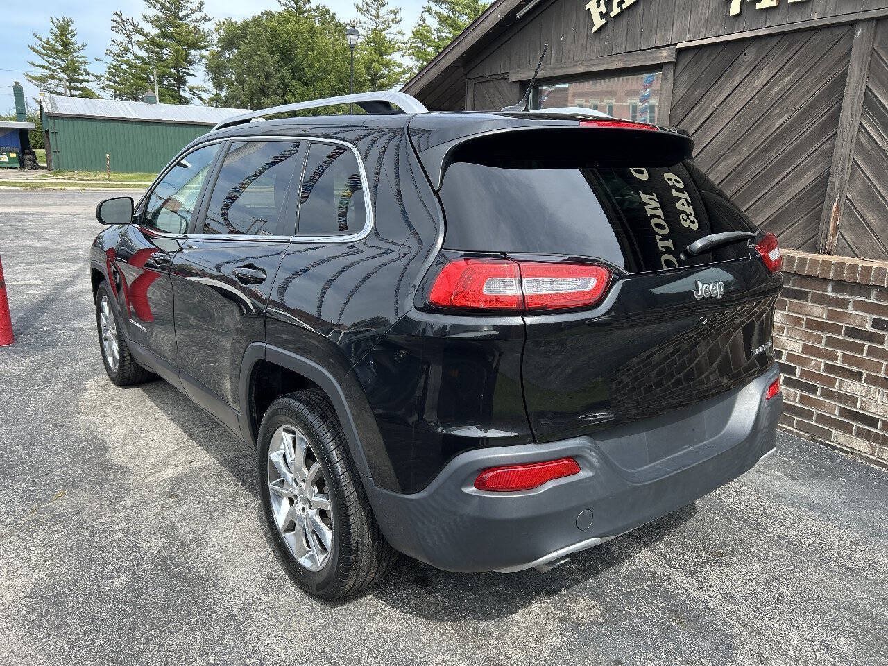Used 2014 Jeep Cherokee Limited FWD image 2