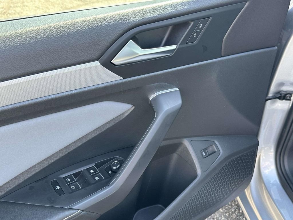 Used 2025 Volkswagen Jetta SE w/ Sunroof Package image 18