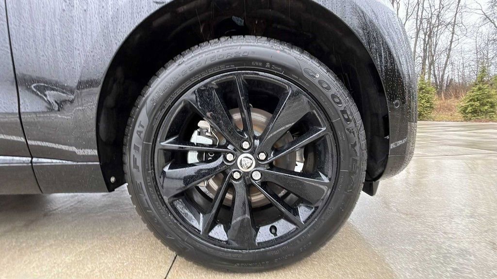 New 2025 Jaguar F-PACE R-Dynamic S image 21