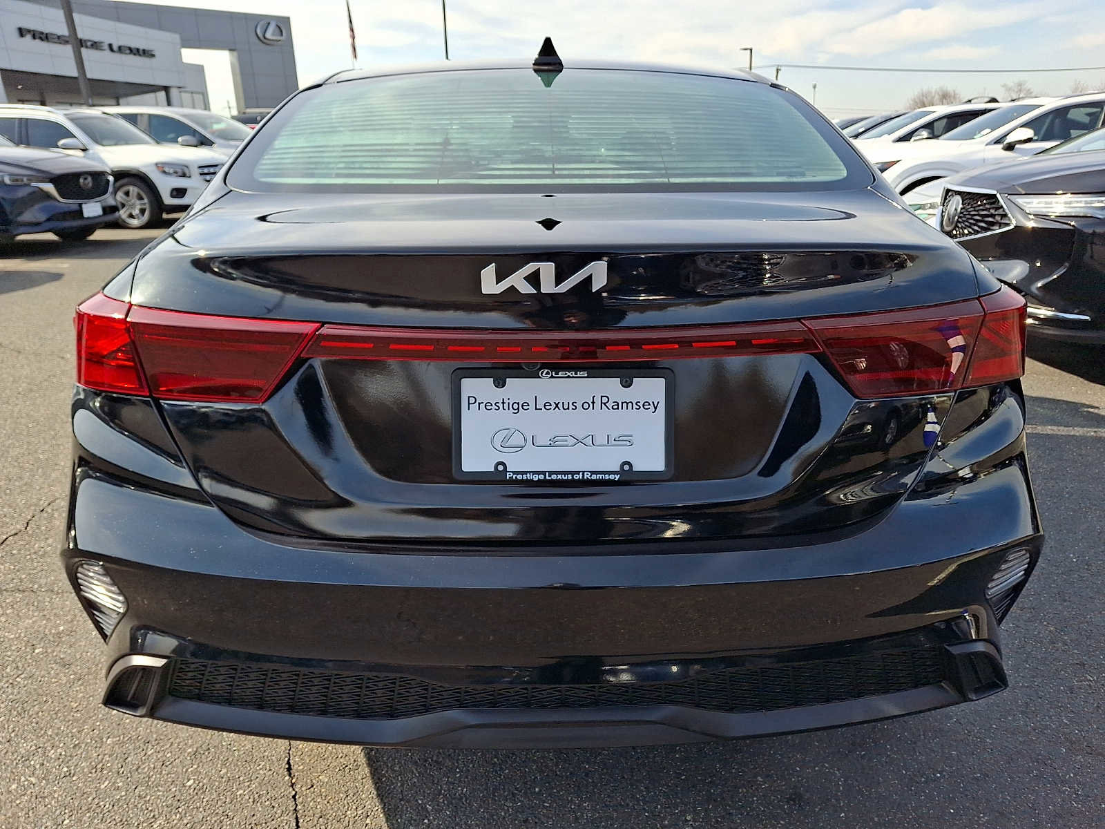 Used 2023 Kia Forte LXS w/ LXS Technology Package image 5