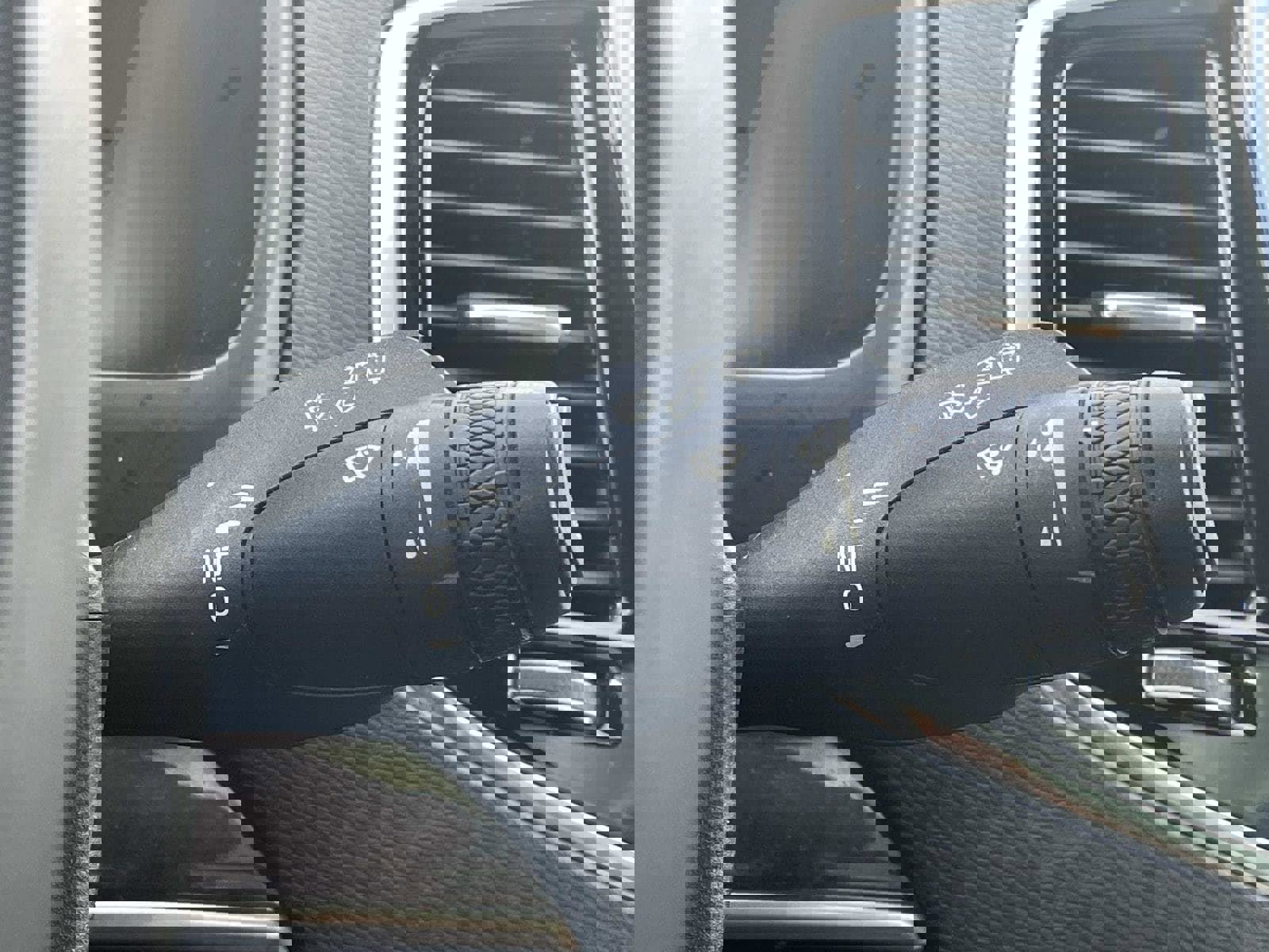 Used 2016 Volvo XC90 T6 Momentum w/ Momentum Plus Package image 28