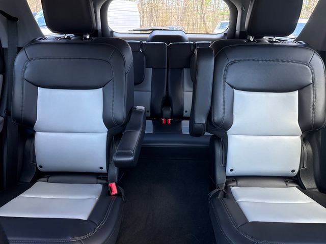 Used 2023 Ford Explorer XLT w/ Equipment Group 202A AWD/4WD image 19