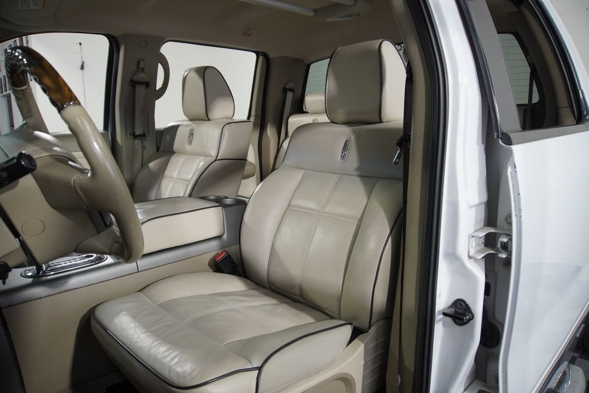 Used 2007 Lincoln Mark LT 4x4 image 11
