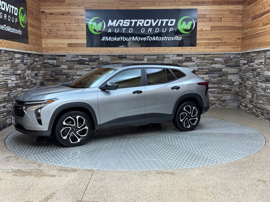 Used 2024 Chevrolet Trax RS w/ Sunroof Package image 5