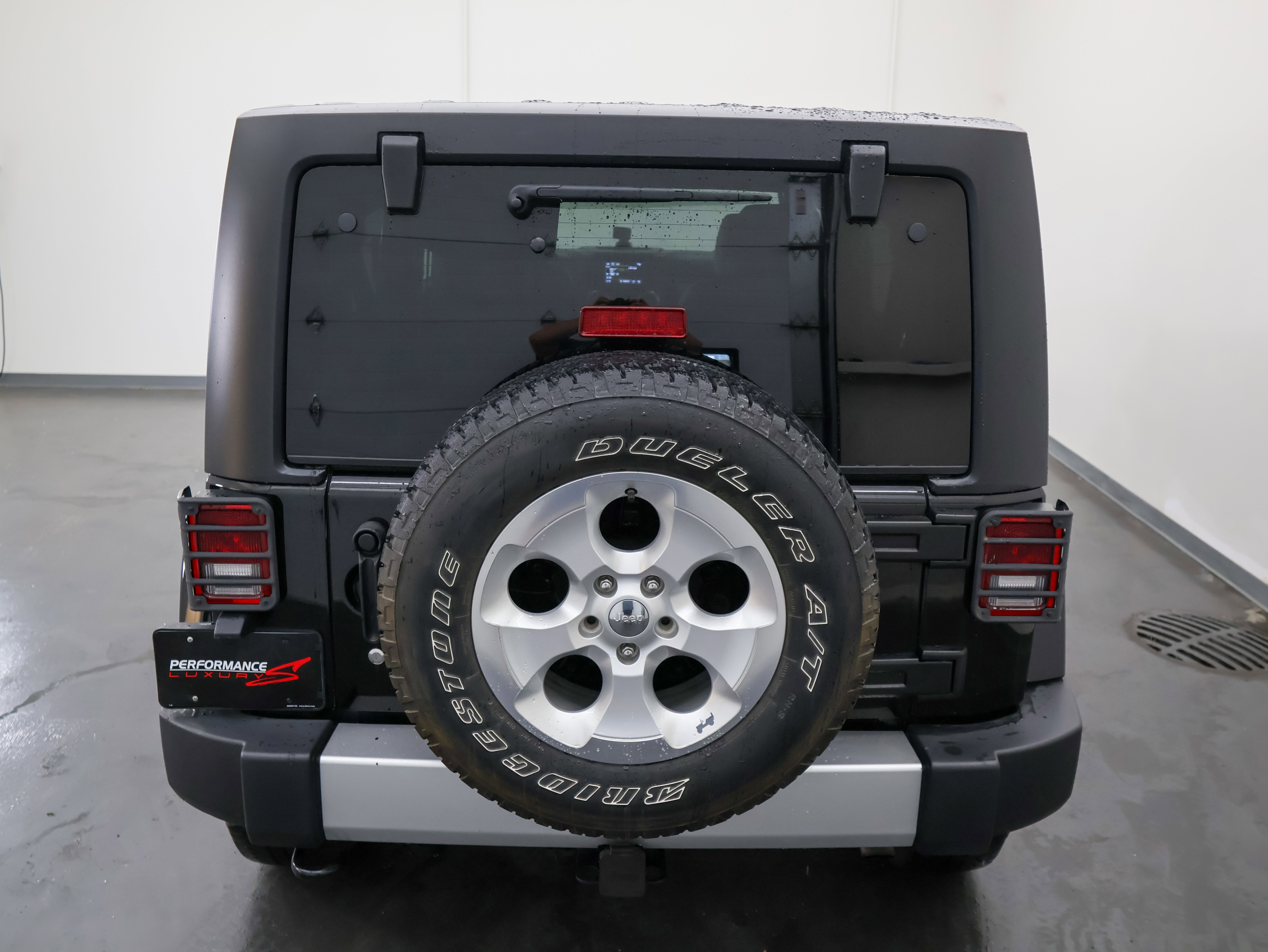 Used 2015 Jeep Wrangler Unlimited Sahara w/ Connectivity Group AWD/4WD image 11