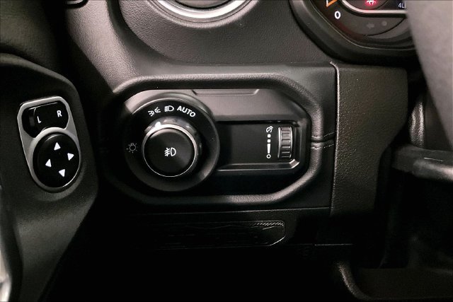 Used 2024 Jeep Wrangler Unlimited Sahara w/ Technology Group AWD/4WD image 36