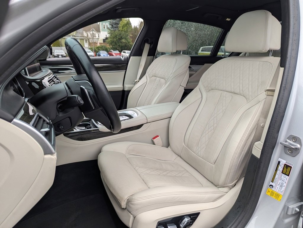 Used 2019 BMW 740i w/ Executive Package image 27