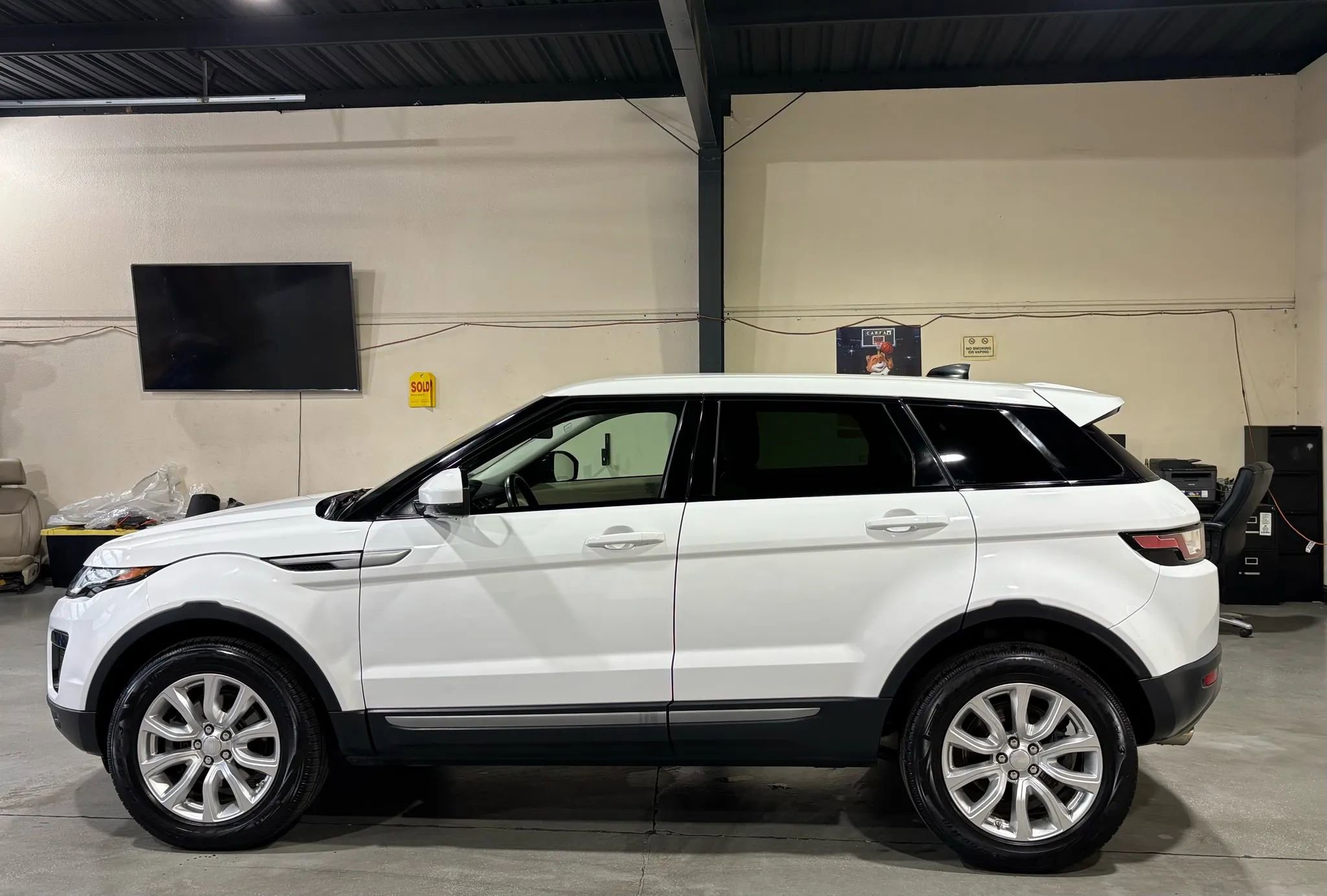 Used 2018 Land Rover Range Rover Evoque image 5