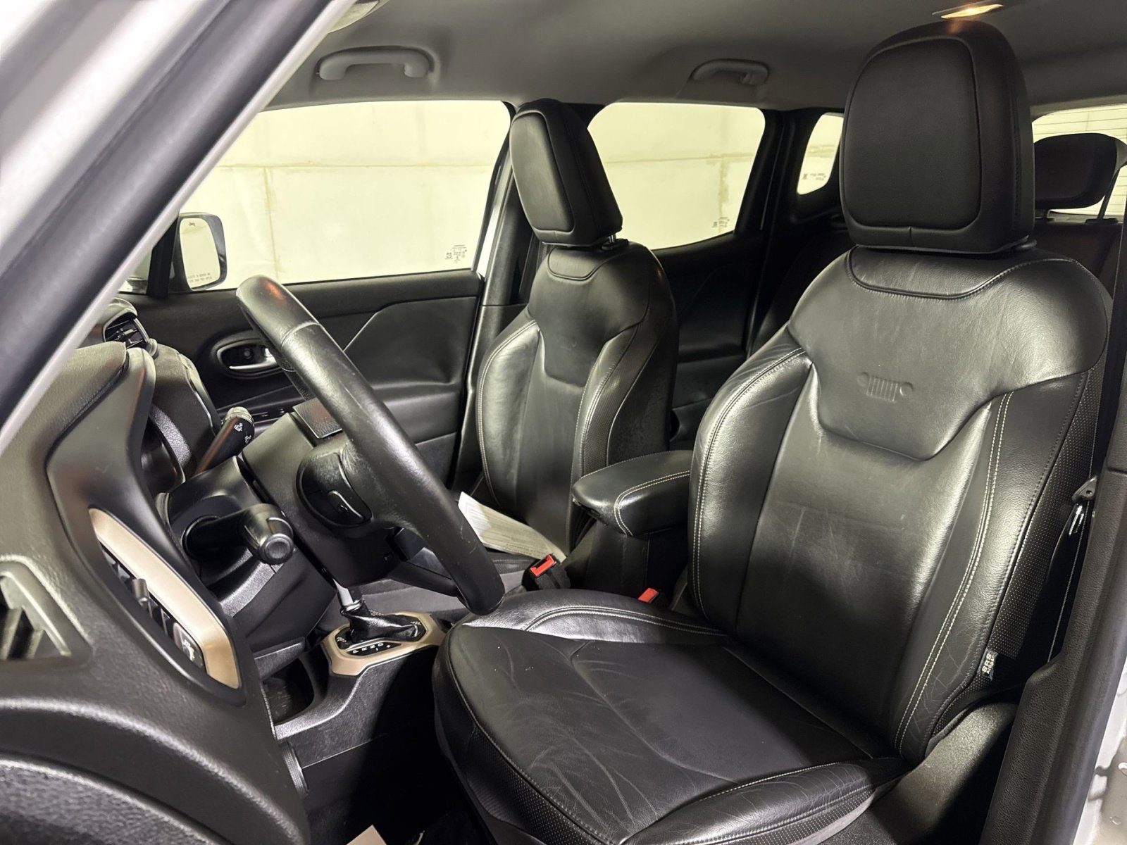 Used 2016 Jeep Renegade Limited image 13